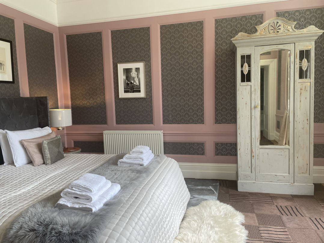 DeCressy Apartment