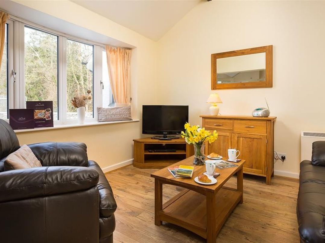 2 Riverside Cottage