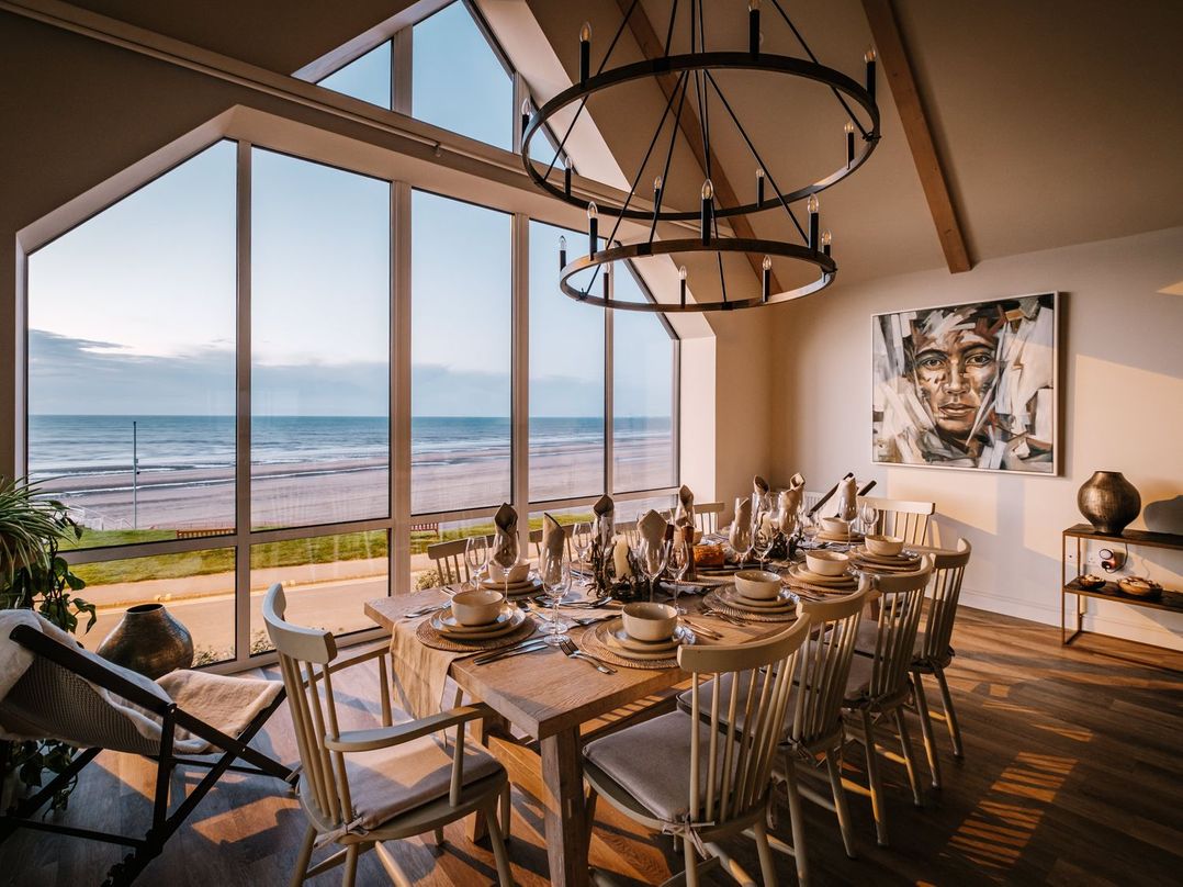 Calm Waters Luxury Beach House - Sleeps 10