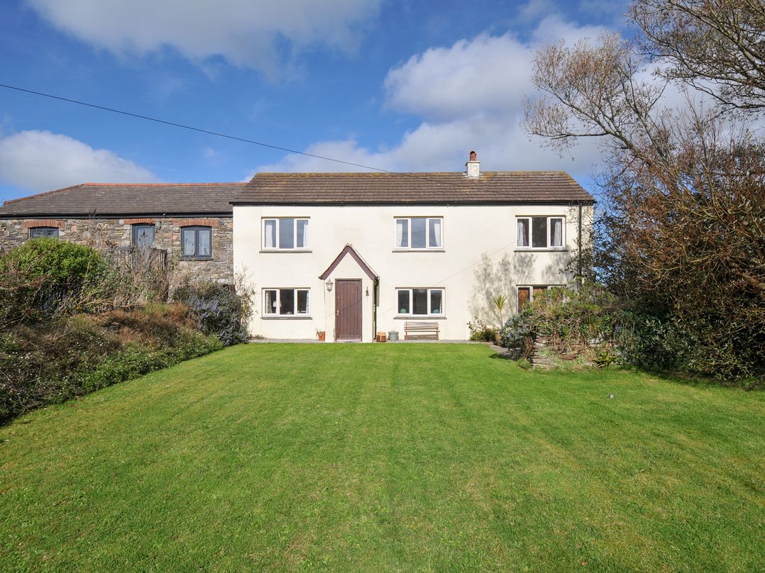 Rosewin Farmhouse, St Minver - Sleeps 6 guests