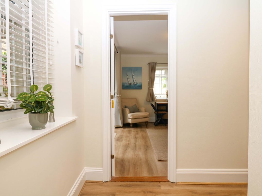 Sheplegh Court Garden Apartment