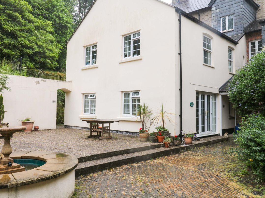Sheplegh Court Garden Apartment