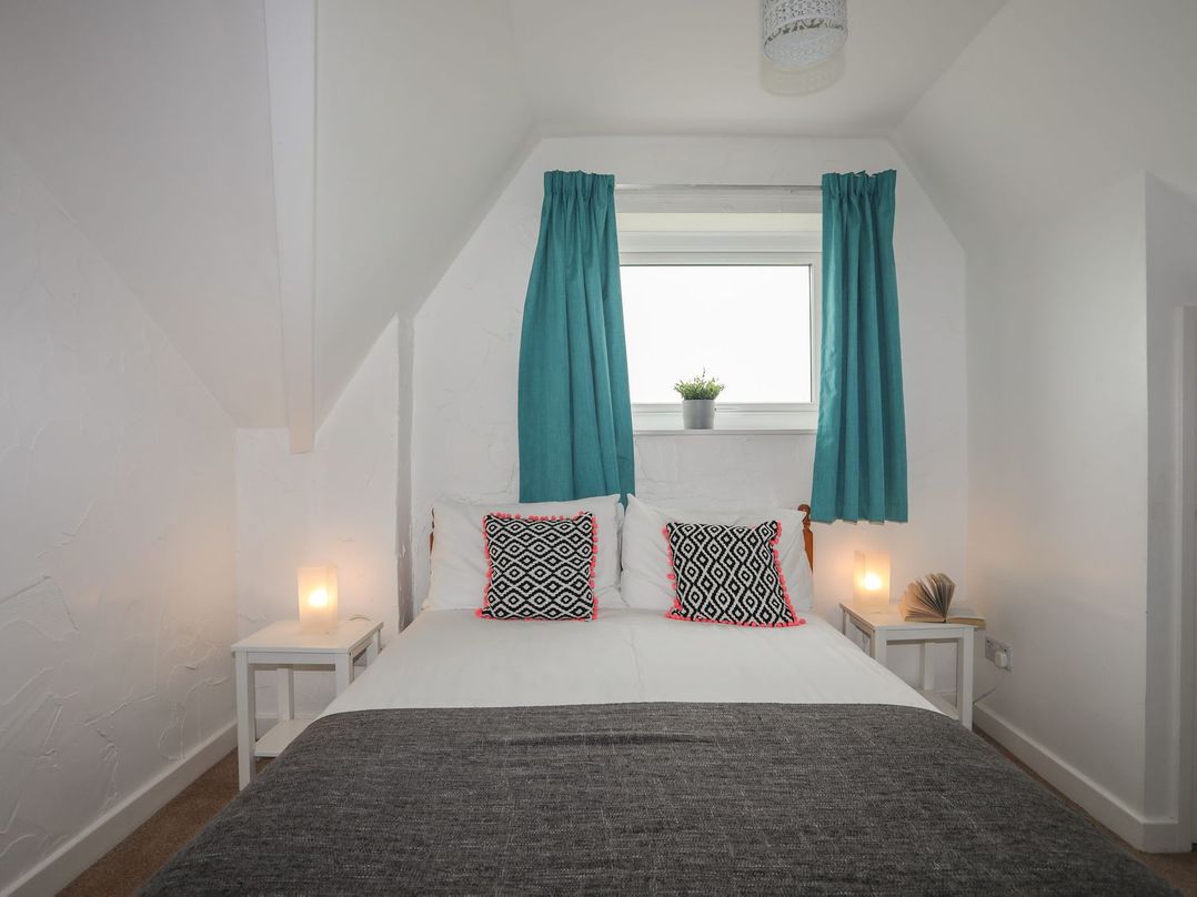 A bedroom with a bed and nightstands at Fadrun - 3 Ty'n Don