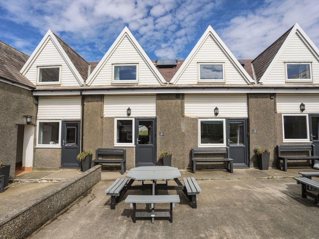 Penrhyn - 4 Ty'n Don