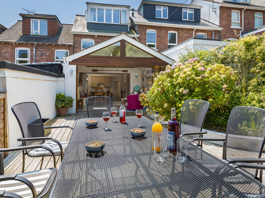 Shipwrights, 11 Coronation Road