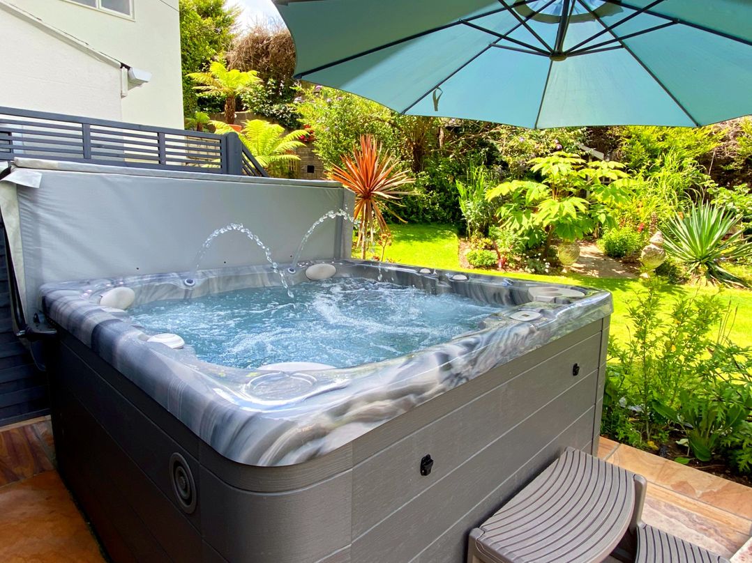 Muntham Luxury Town House with Hot Tub