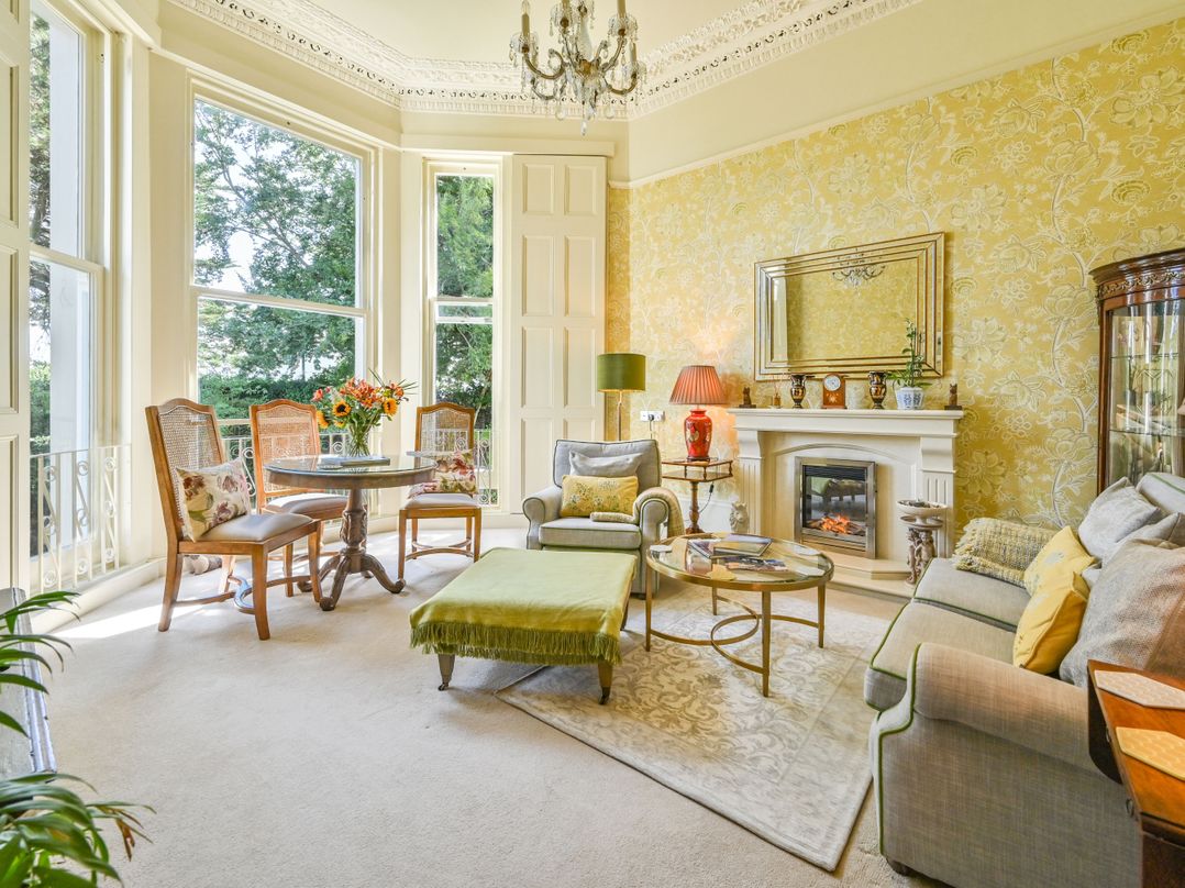 Muntham Deluxe Apartment 2