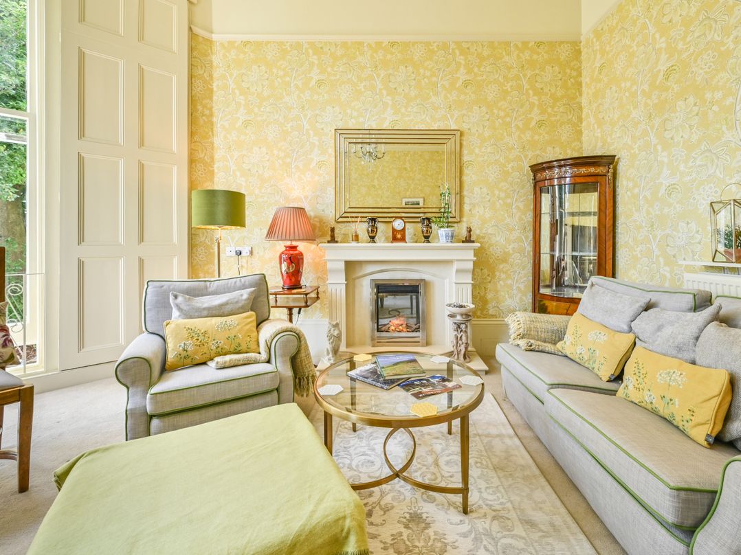 Muntham Deluxe Apartment 2