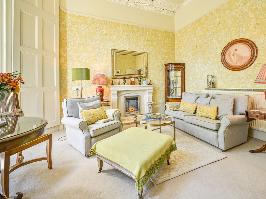 Muntham Deluxe Apartment 2