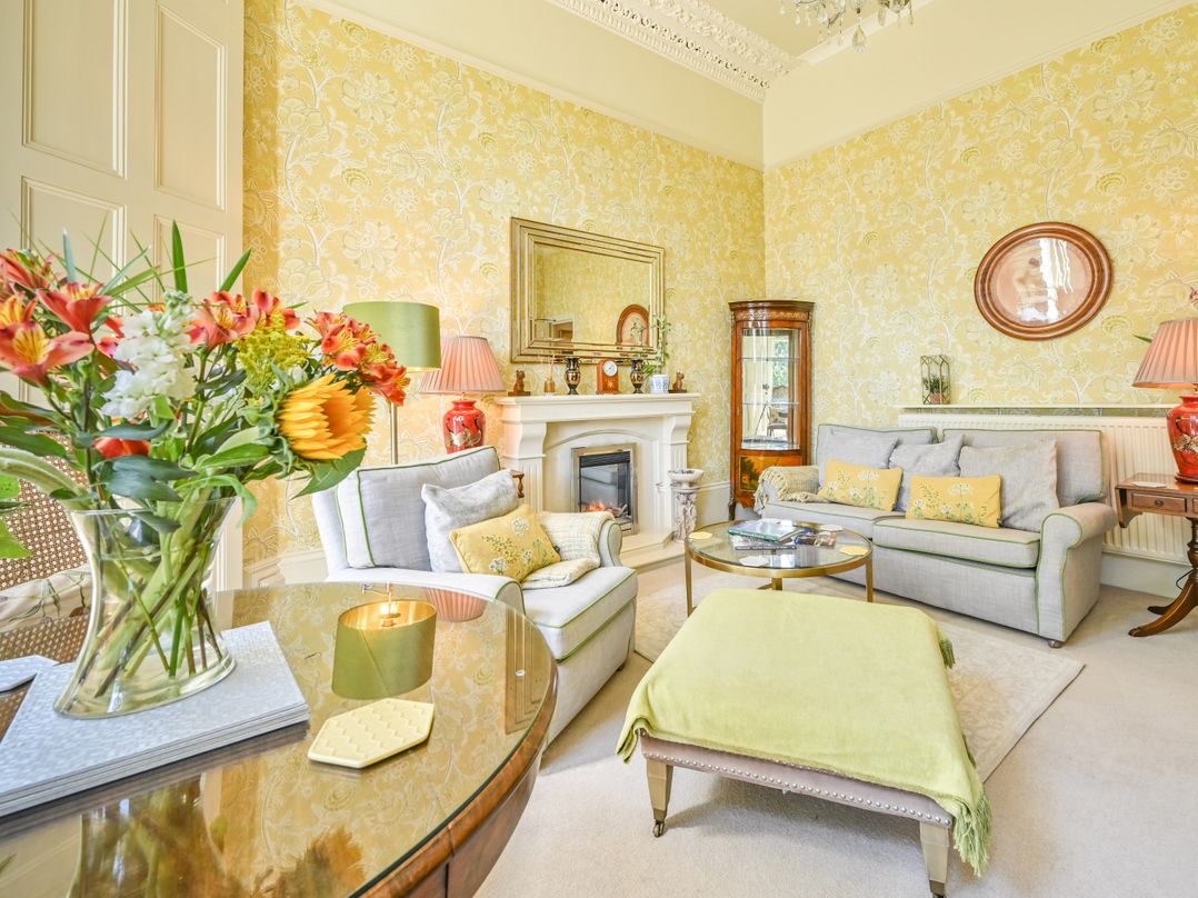 Muntham Deluxe Apartment 2