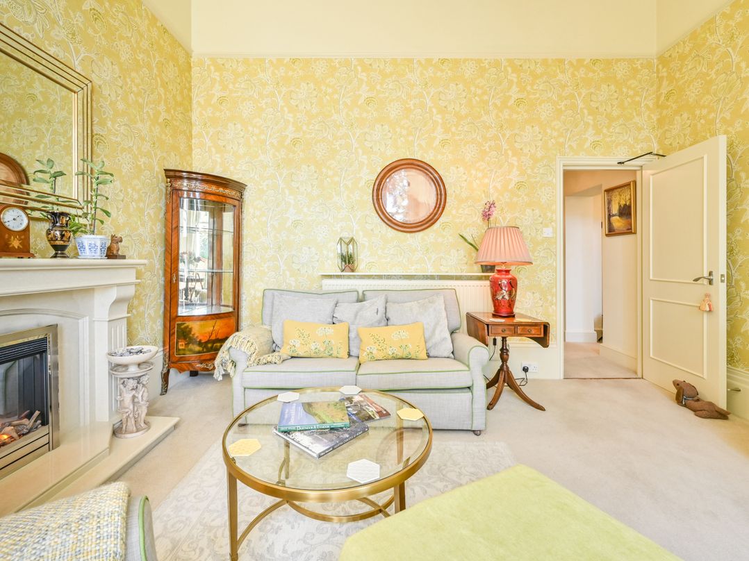 Muntham Deluxe Apartment 2