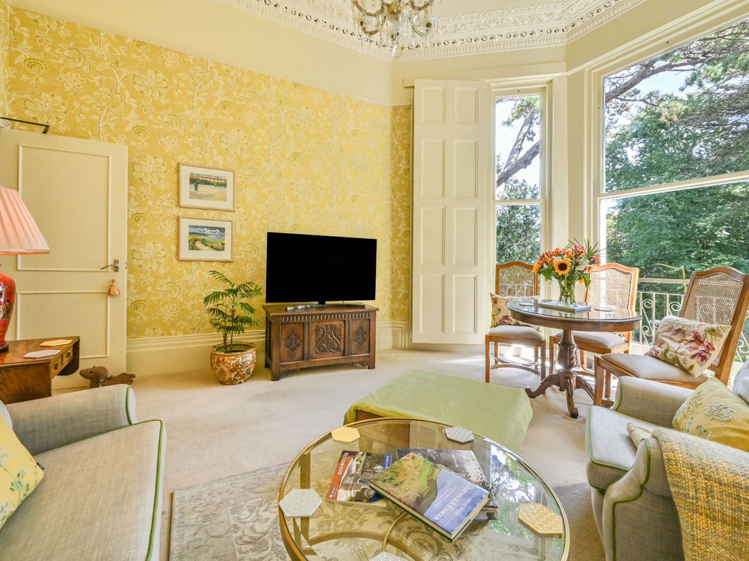 Muntham Deluxe Apartment 2