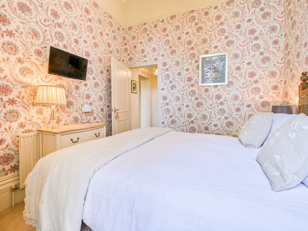 Muntham Deluxe Apartment 2