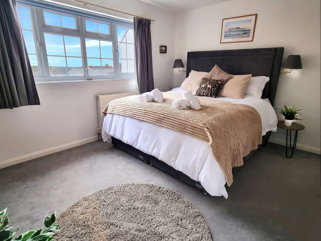 3 Leycester Court
