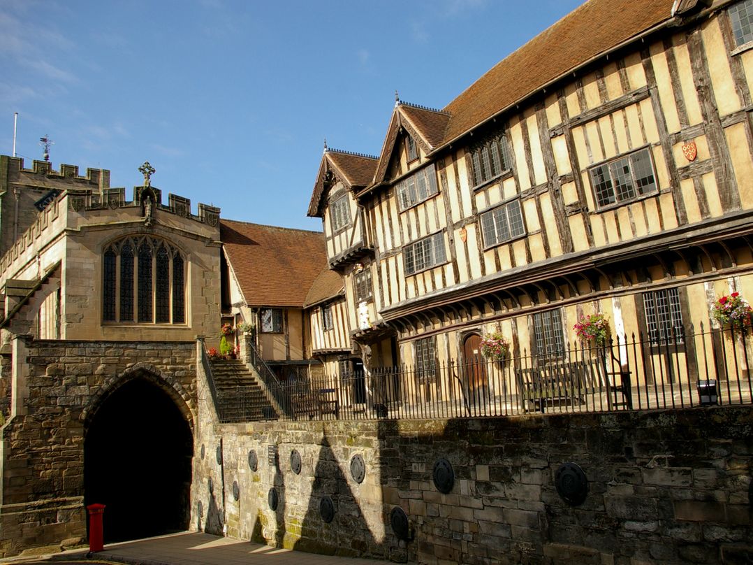3 Leycester Court