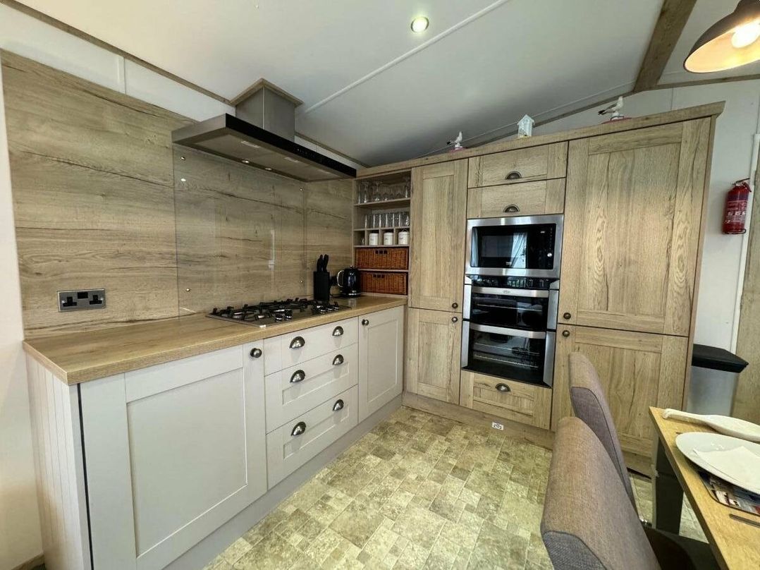 Hopton Holiday Village - Holiday Accommodation 6338