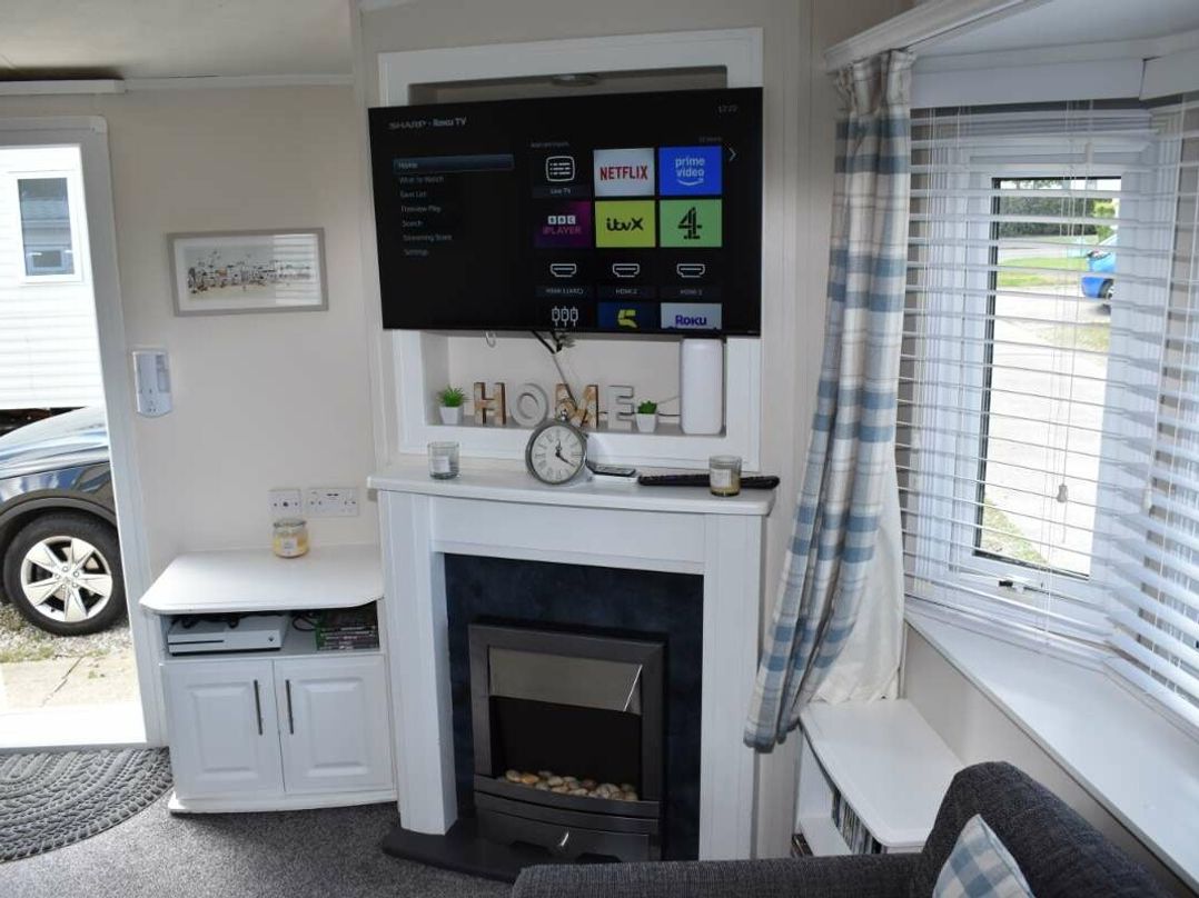 Marton Mere Holiday Village - Holiday Accommodation 10882