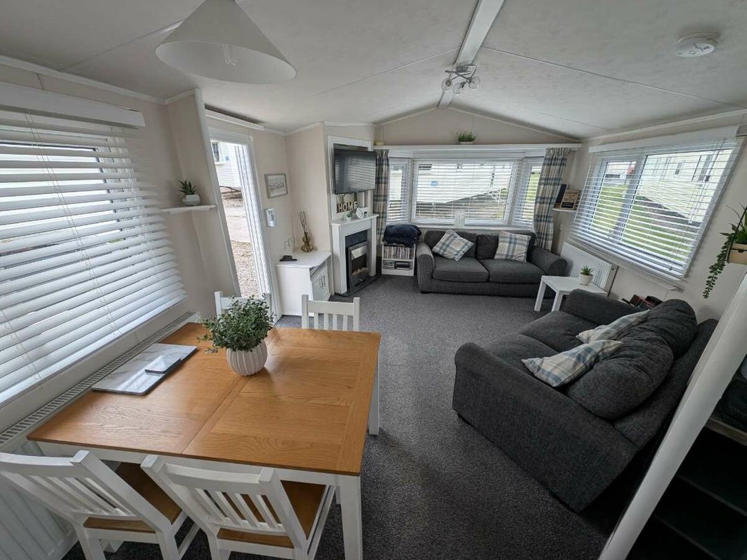 Marton Mere Holiday Village - Holiday Accommodation 10882