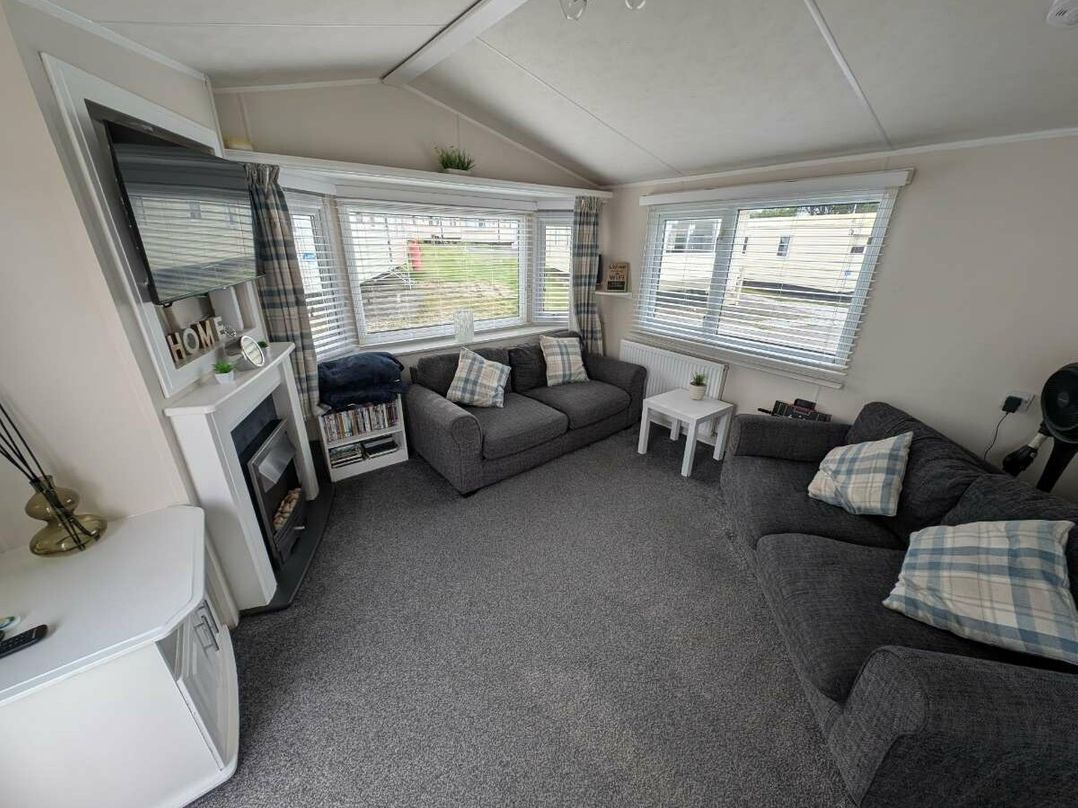 Marton Mere Holiday Village - Holiday Accommodation 10882