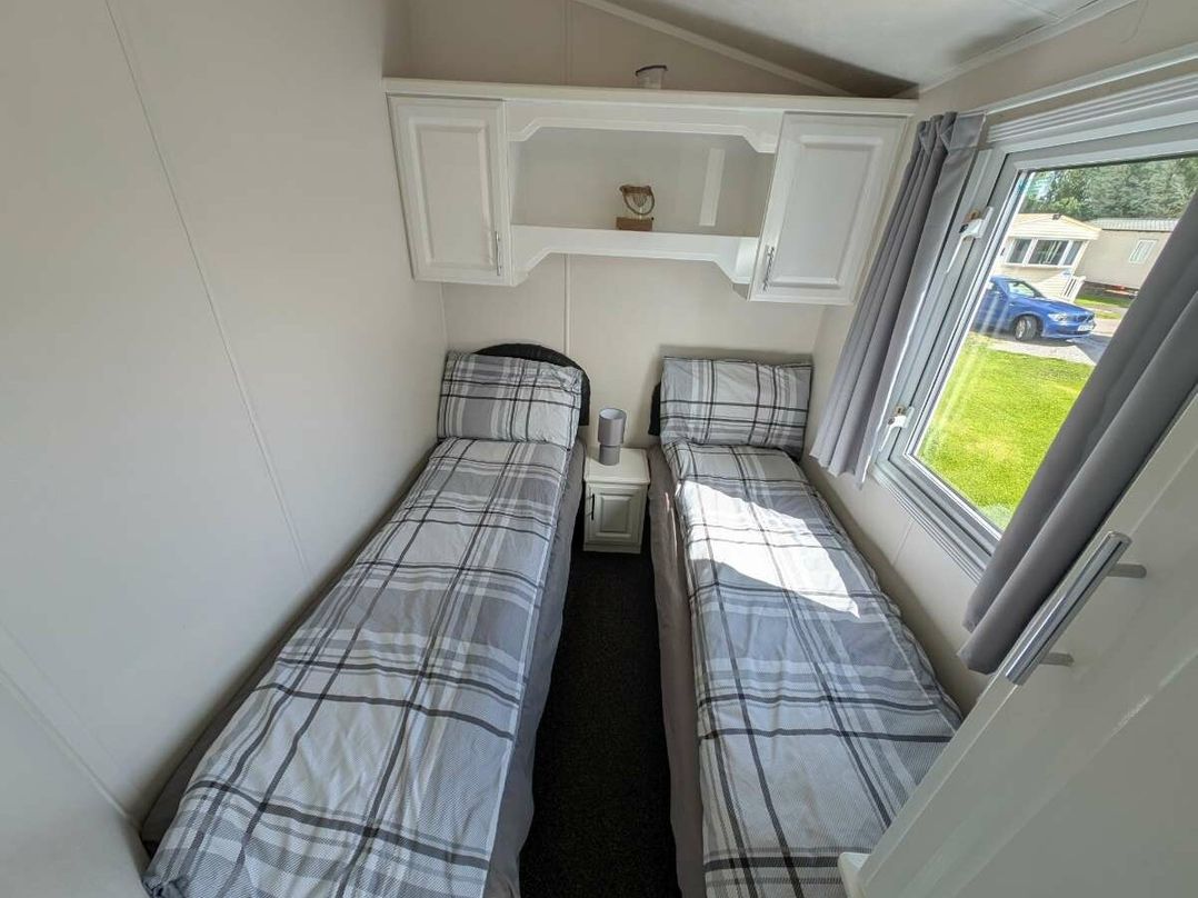 Marton Mere Holiday Village - Holiday Accommodation 10882