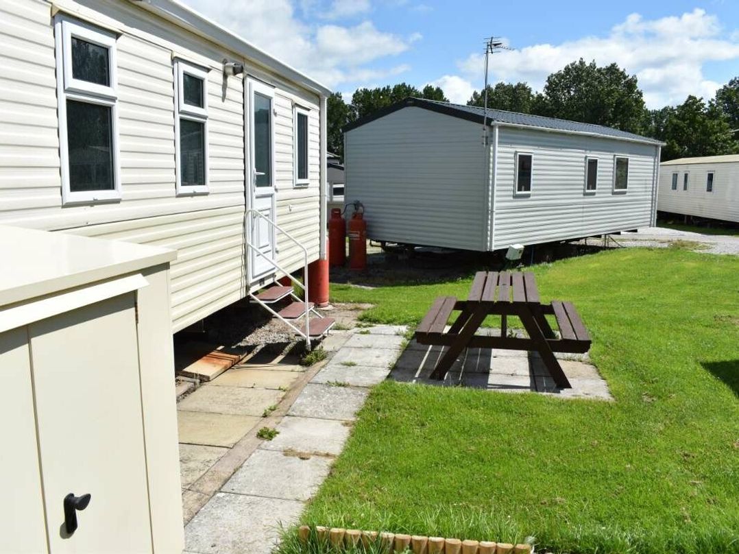 Marton Mere Holiday Village - Holiday Accommodation 10882