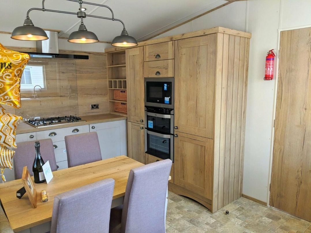 Marton Mere Holiday Village - Holiday Accommodation 11190