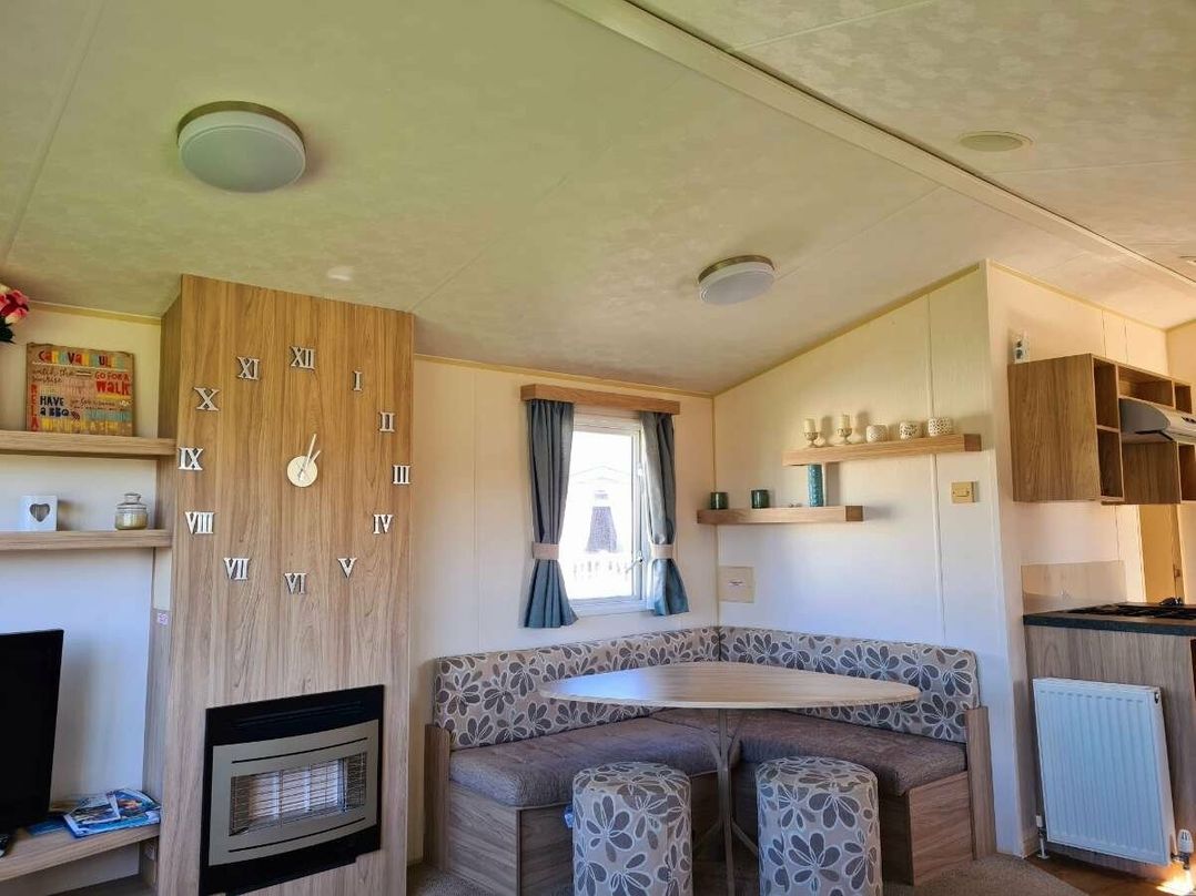 Golden Sands - Holiday Accommodation 11579