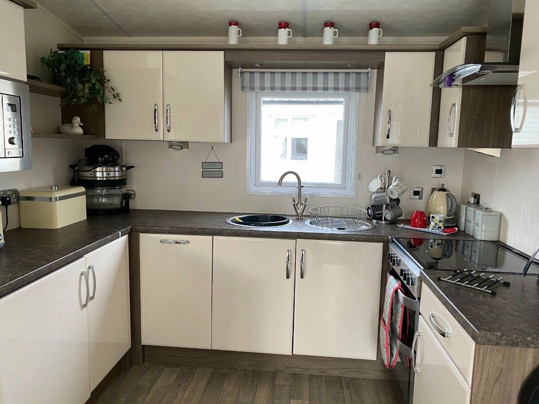 Lido Beach Holiday Park - Holiday Accommodation 11728