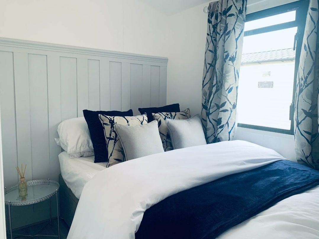 Hopton Holiday Village - Holiday Accommodation 12171