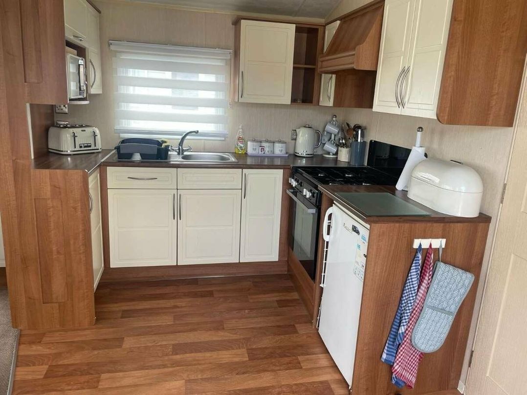 Hayling Island Holiday Park - Meadow Bay Villages - Holiday Accommodation 12372