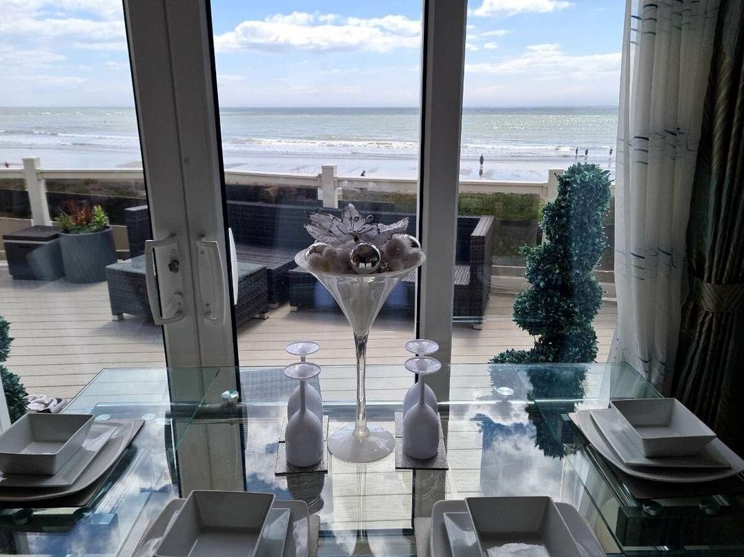 Trecco Bay - Holiday Accommodation 13037