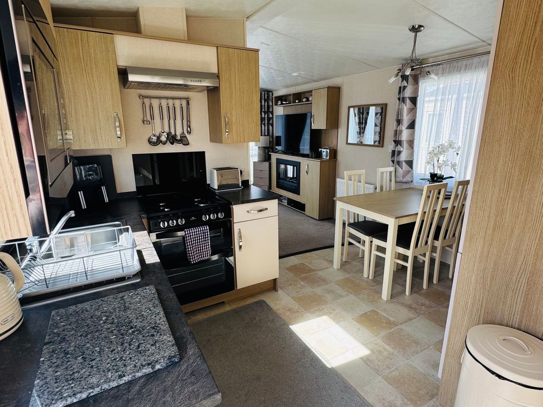 Golden Palm Resort - Holiday Accommodation 13363