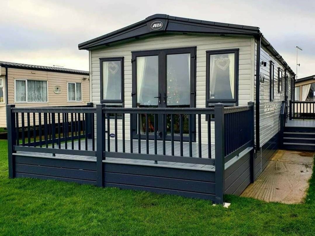 Broadland Sands - Holiday Accommodation 13601