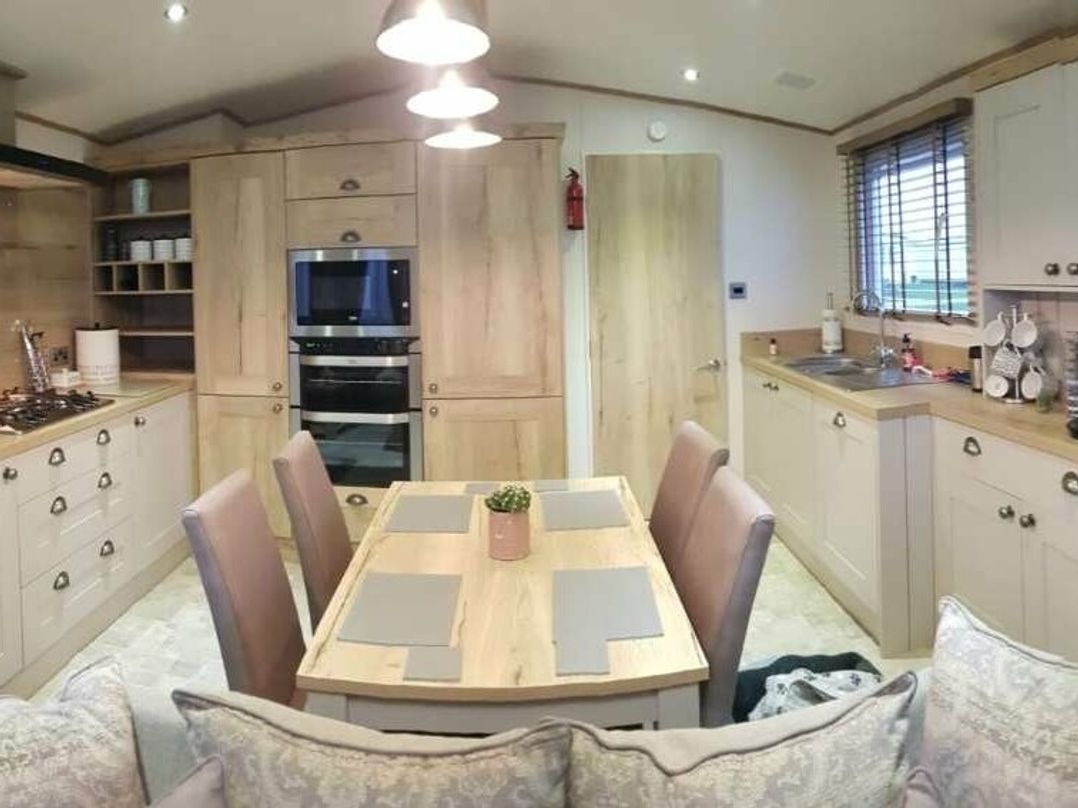 Broadland Sands - Holiday Accommodation 13601