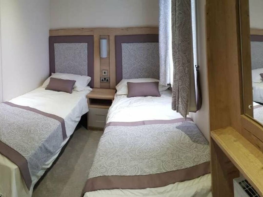 Broadland Sands - Holiday Accommodation 13601