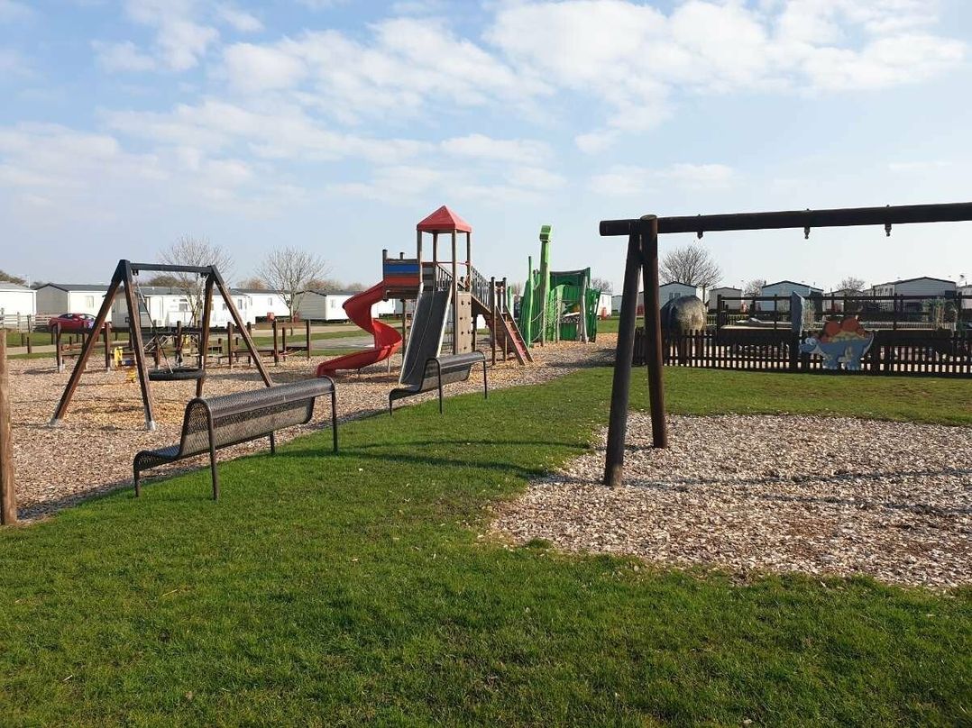 Broadland Sands - Holiday Accommodation 13601