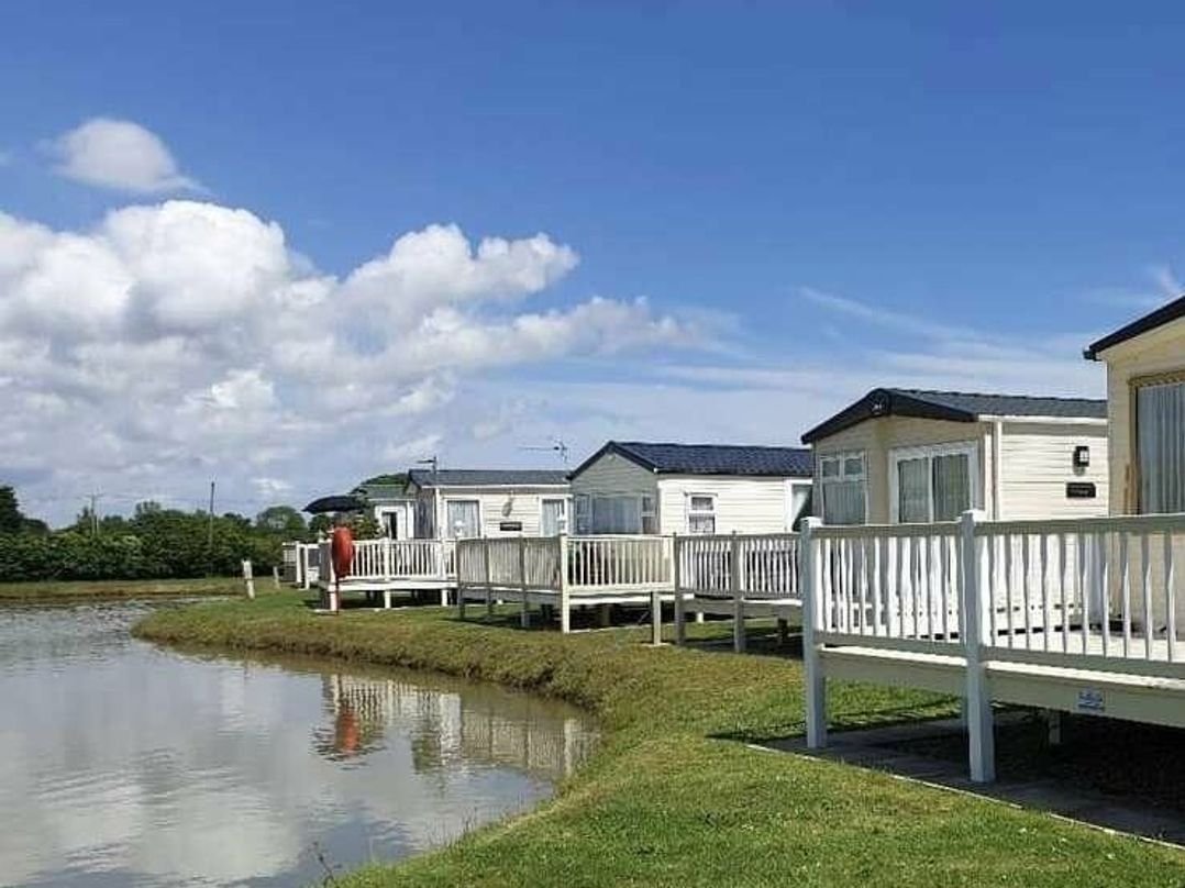 Golden Palm Resort - Holiday Accommodation 13998