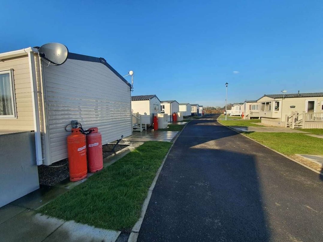 Golden Palm Resort - Holiday Accommodation 13998