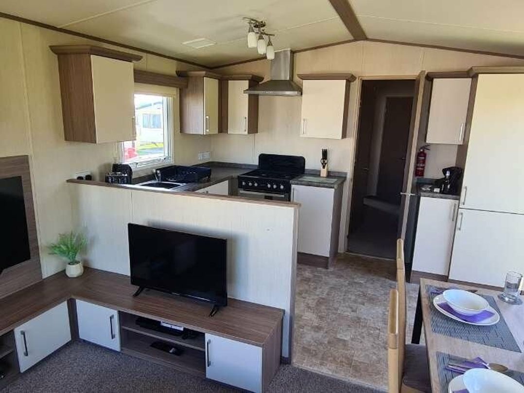 Broadland Sands - Holiday Accommodation 15327