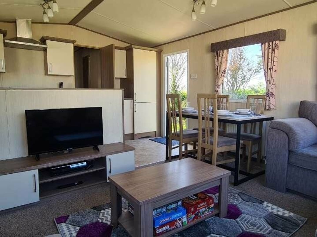 Broadland Sands - Holiday Accommodation 15327