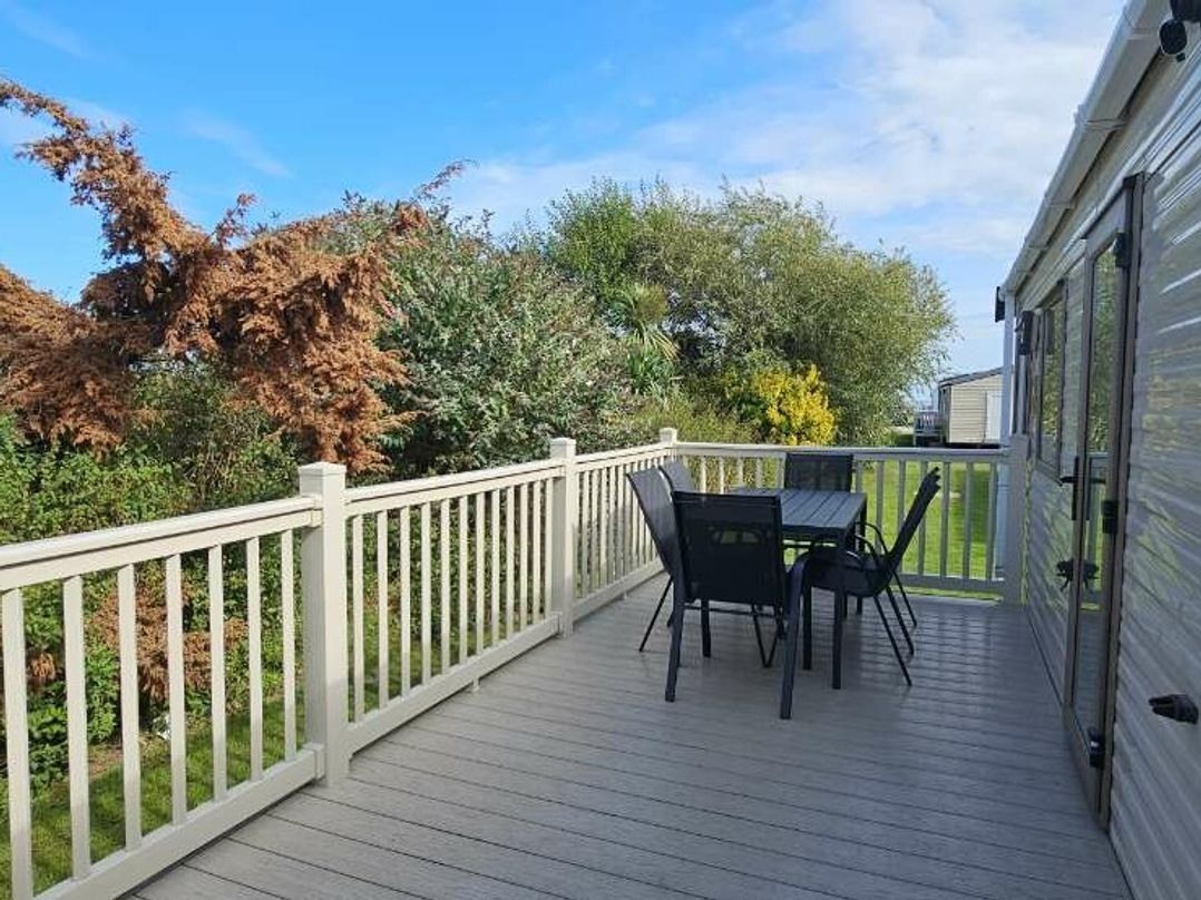 Broadland Sands - Holiday Accommodation 15327