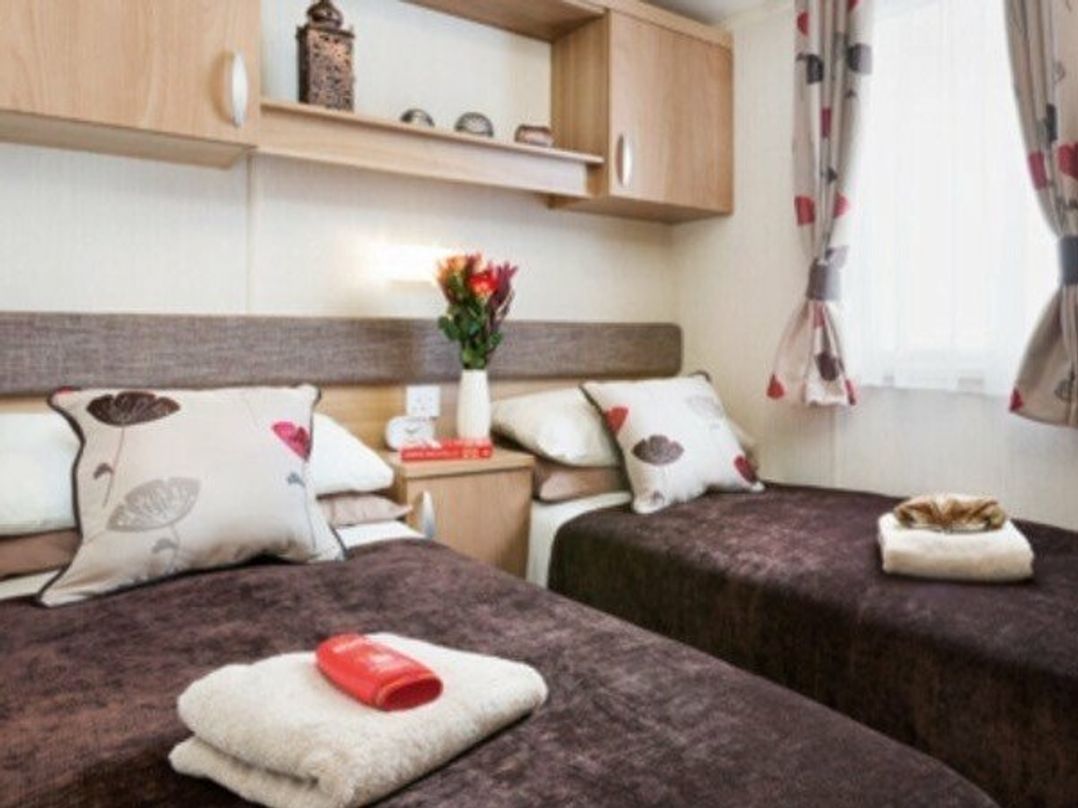 Hopton Holiday Village - Holiday Accommodation 1593