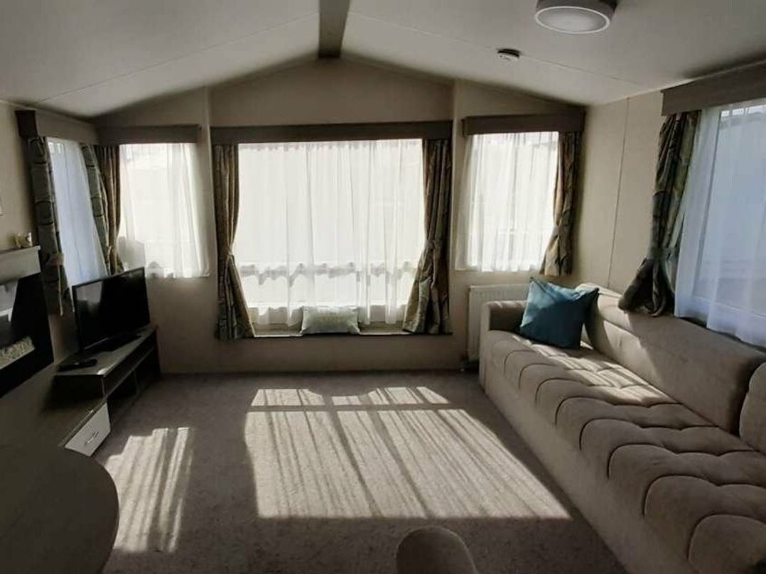 Hayling Island Holiday Park - Meadow Bay Villages - Holiday Accommodation 17153