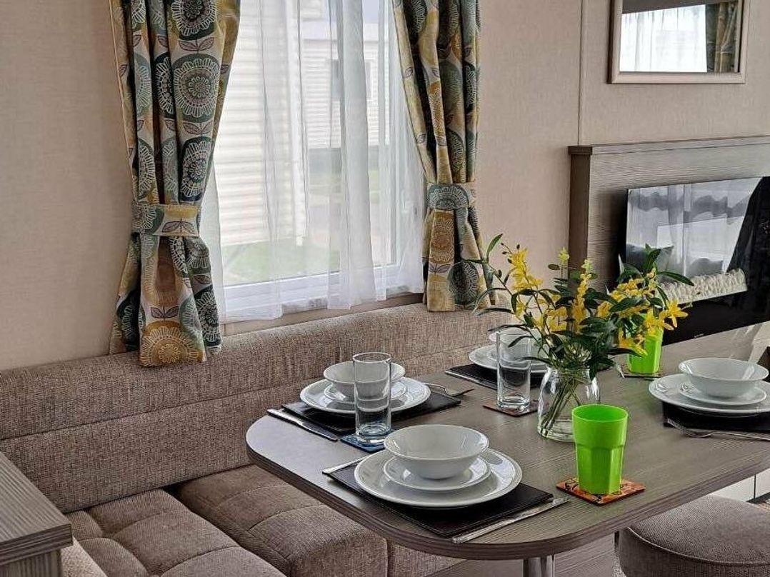 Hayling Island Holiday Park - Meadow Bay Villages - Holiday Accommodation 17153