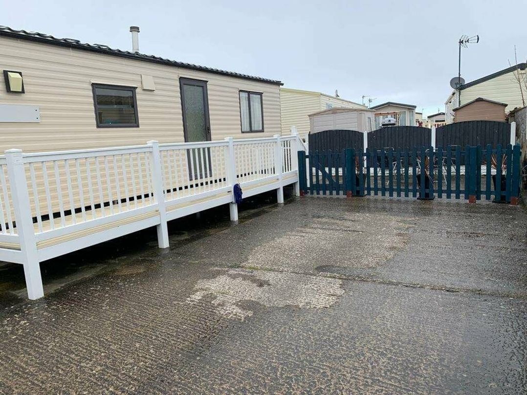 Golden Gate Holiday Centre - Holiday Accommodation 17228