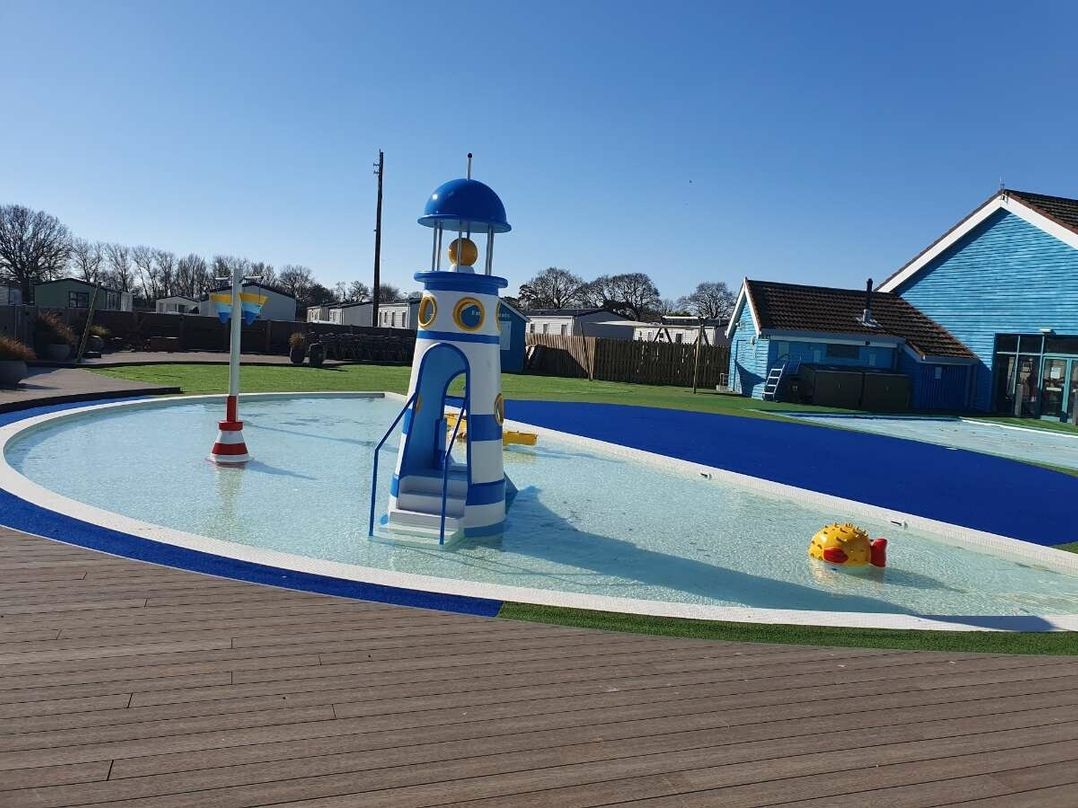 Hayling Island Holiday Park - Meadow Bay Villages - Holiday Accommodation 17230