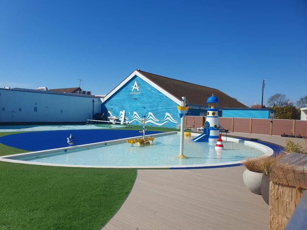 Hayling Island Holiday Park - Meadow Bay Villages - Holiday Accommodation 17230