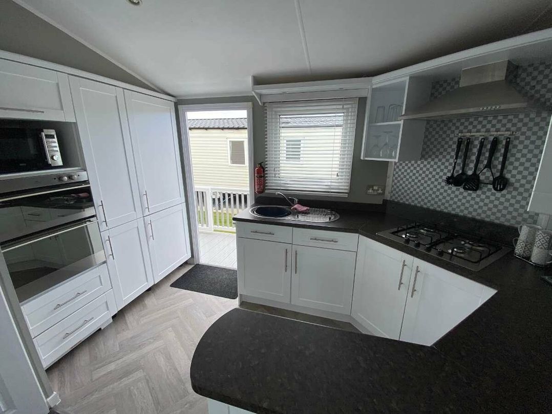 Golden Palm Resort - Holiday Accommodation 17445