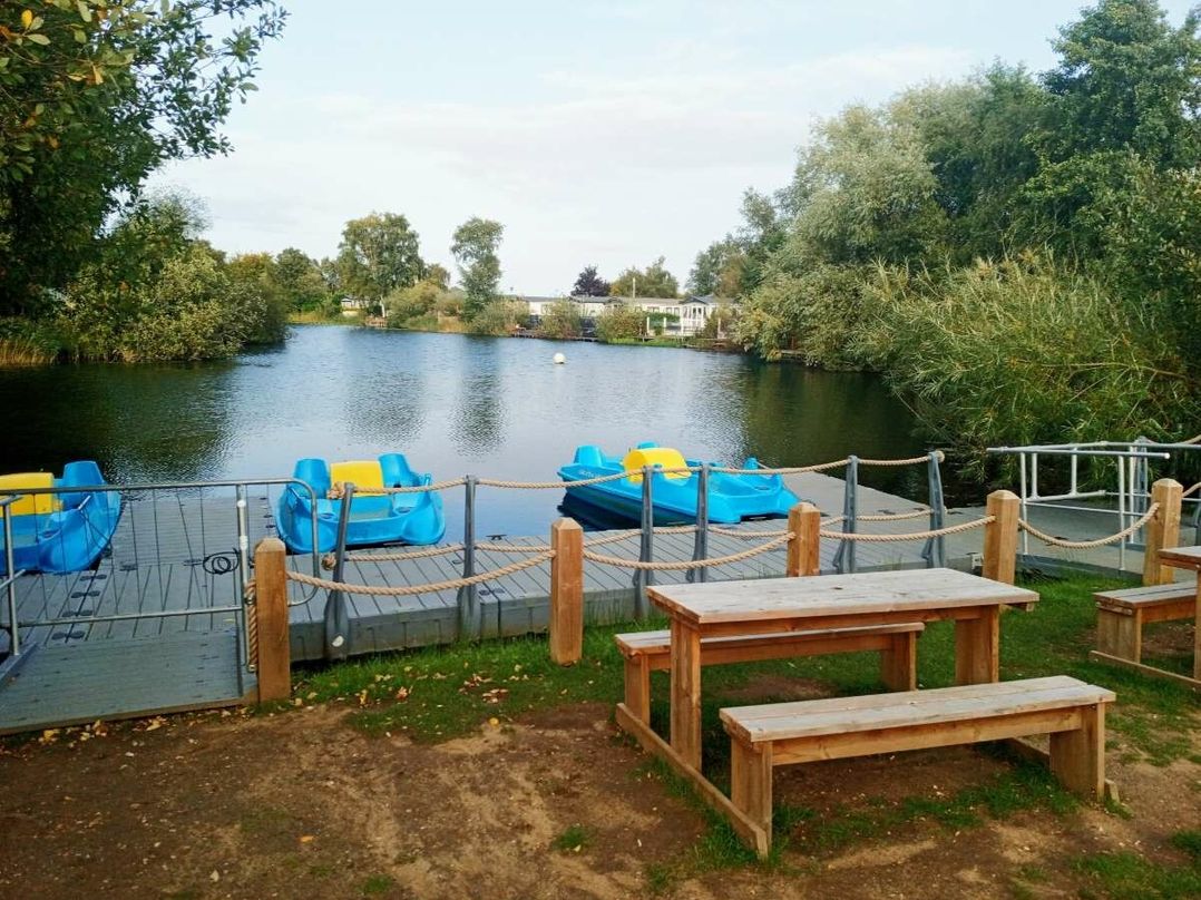 Tattershall Lakes Country Park - Holiday Accommodation 17599
