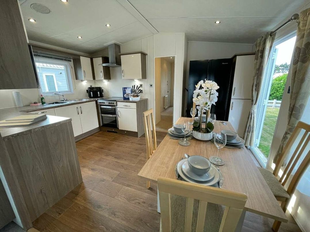 Golden Palm Resort - Holiday Accommodation 17870